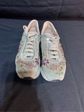 Embellished Light Pink Floral Lace-Up Sneakers